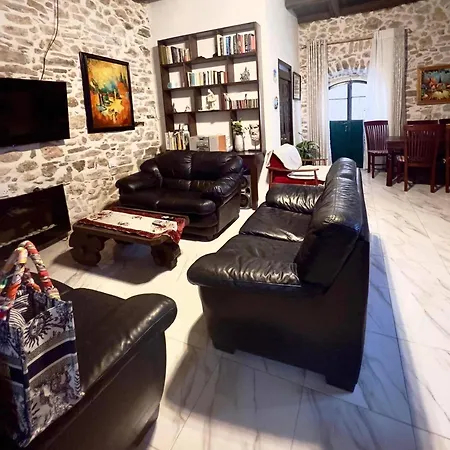 Сasa de vacaciones Art House Pagoi Sleeps 6 Parking 5 Min To *